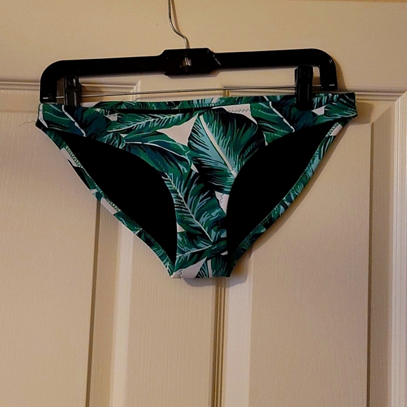 Bikini - Picture 3 of 4